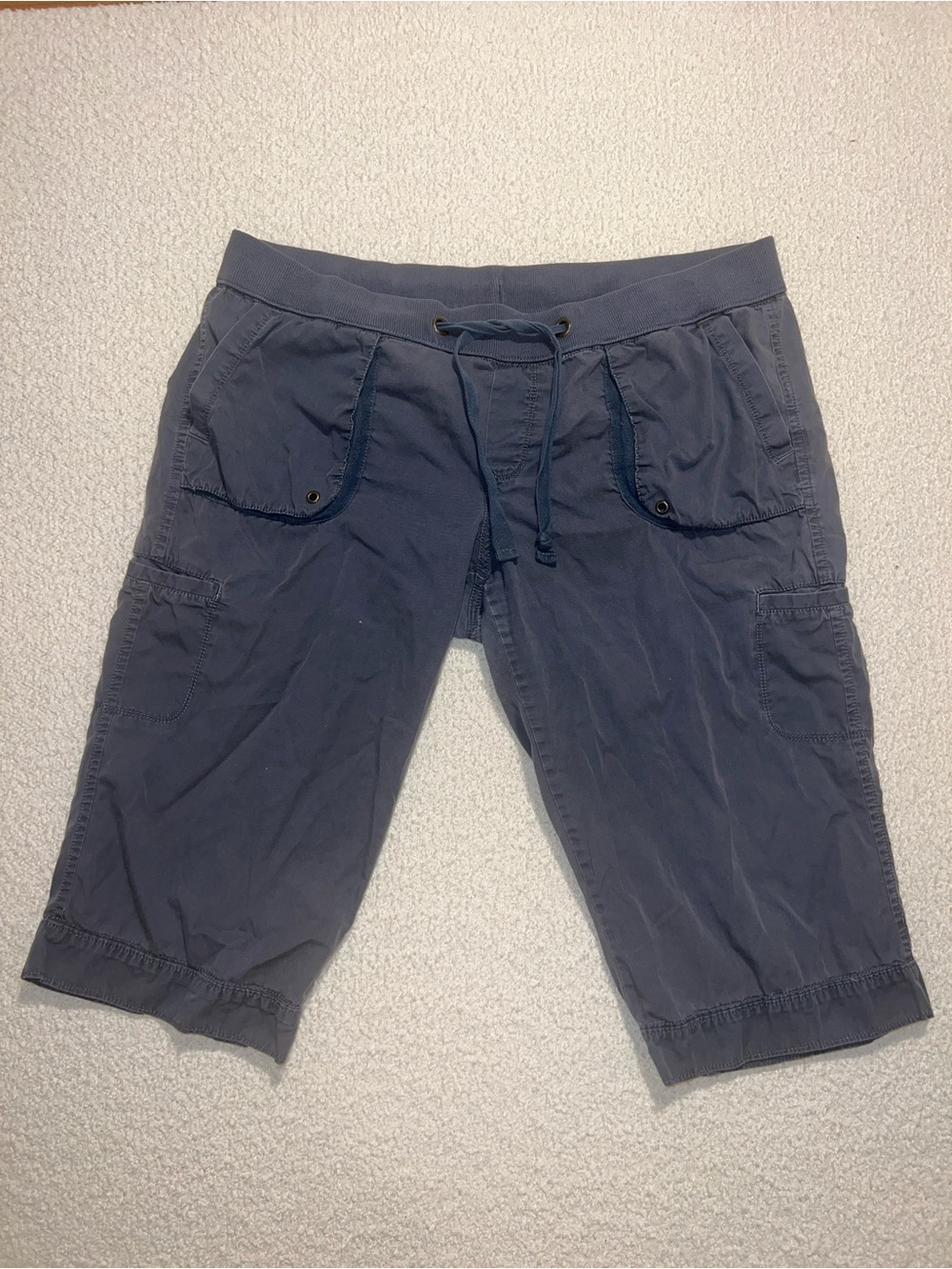 Old Navy Large Women’s Dark Blue Cargo Capris Bermuda with Drawstring